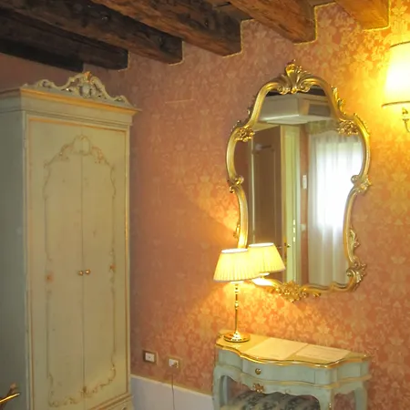 Ca' Del Brocchi Bed and Breakfast 4*